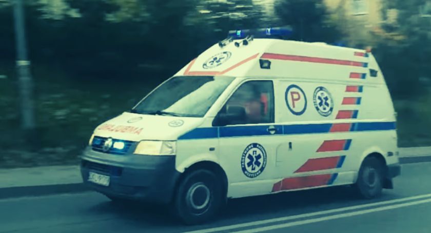 Kierująca autobusem źle się poczuła. Pogotowie przyjechało na przystanek w al. KEN