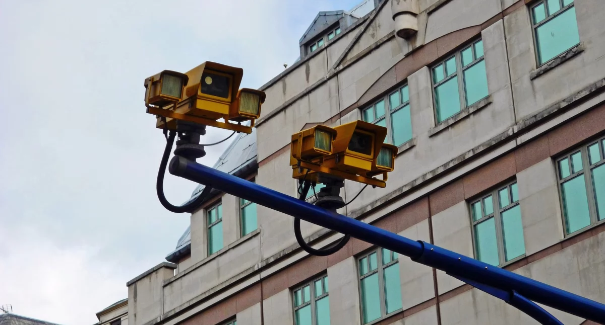 Opieka społeczna, Mniej wykroczeń więcej zmian dlaczego Warszawa przenosi fotoradar - zdjęcie, fotografia