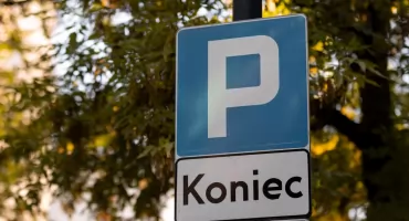 Parking znika na weekend – mieszkańcy proszeni o usunięcie samochodów!