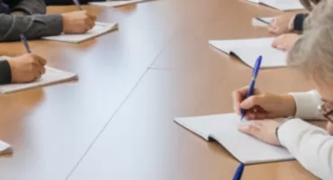 Wielkie Święto Ortografii na Ursynowie: Mieszkańcy zmierzą się z tekstem prof. Bralczyka i doc. dr Majkowską