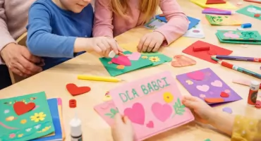 Rodzinna niespodzianka już 20 stycznia! Takich laurek babcia i dziadek się nie spodziewają