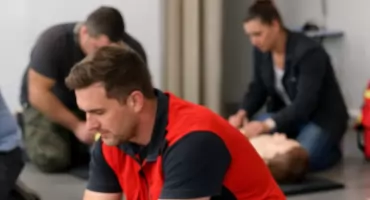 Mieszkańcy Ursynowa nauczą się ratować życie. Rusza ważny program